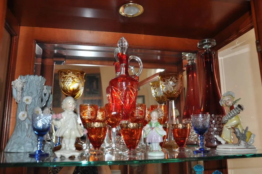 Наши коллекции сувенирной посуды и статуэток