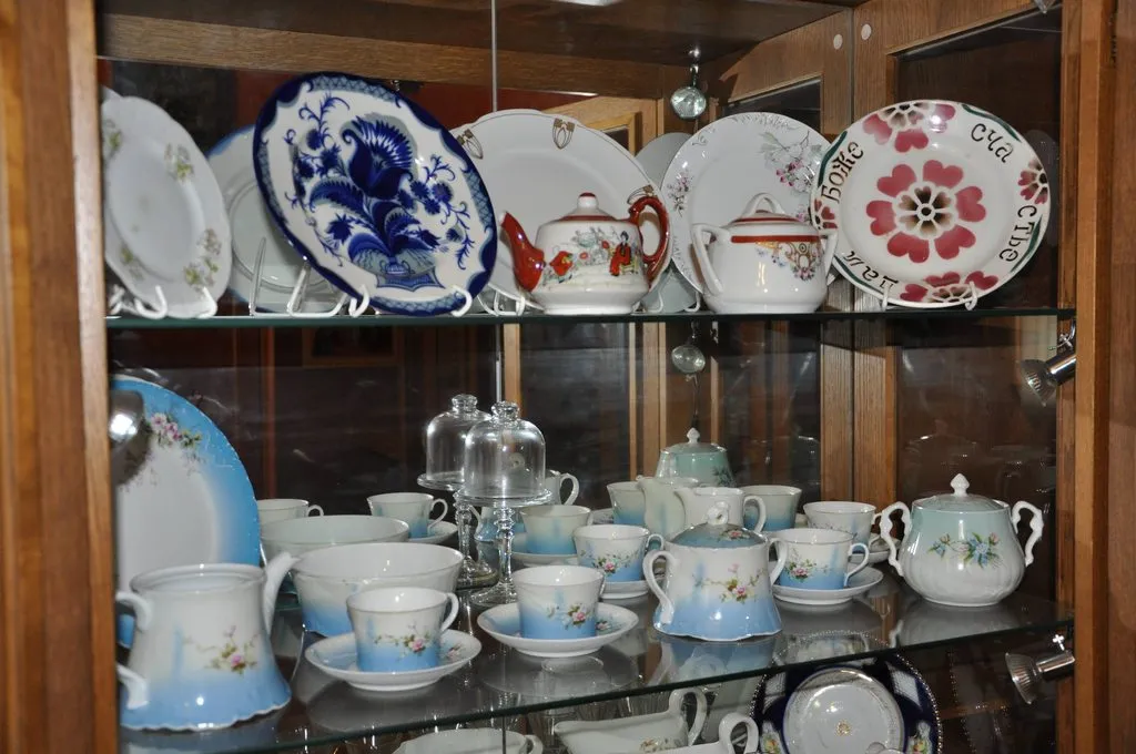 Наши коллекции сувенирной посуды и статуэток