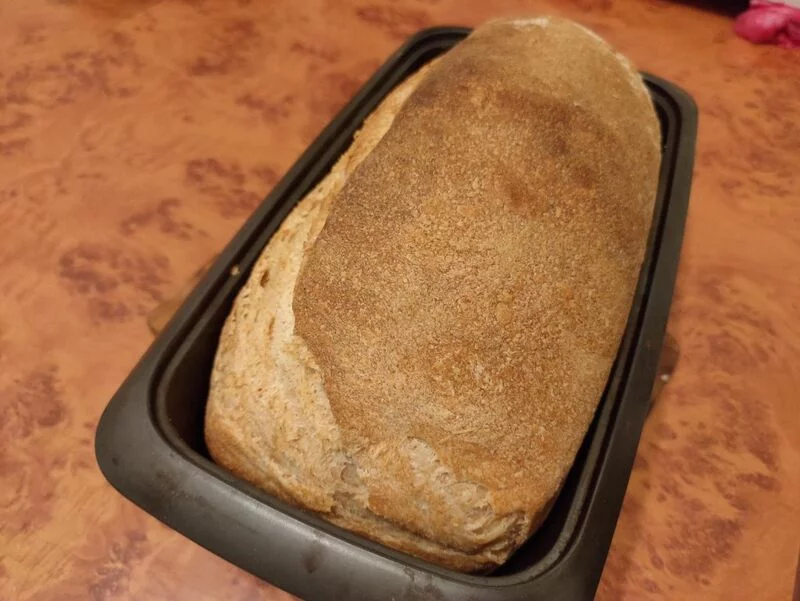 Деревенский пшеничный хлеб (Pane Bigio) в духовке