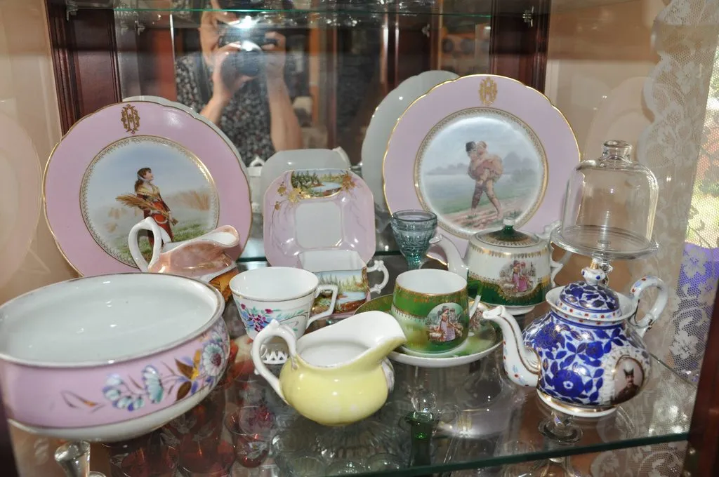 Наши коллекции сувенирной посуды и статуэток