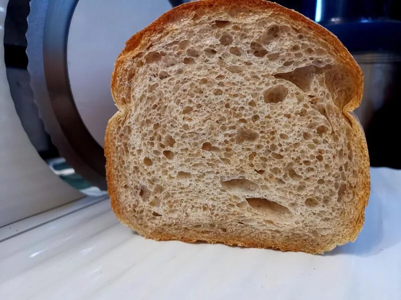 Деревенский пшеничный хлеб (Pane Bigio) в духовке