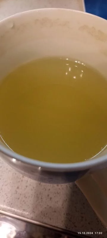 Бульон куриный прозрачный с блинами, начиненными кашей