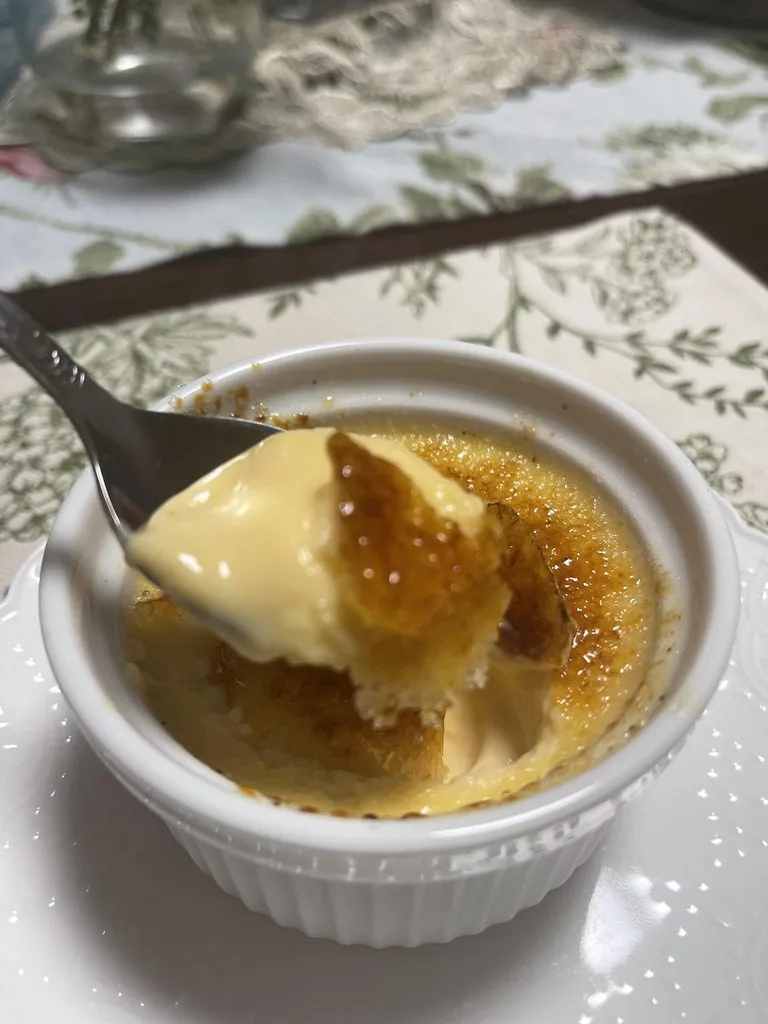 Сливочный десерт с карамельной корочкой "Крем-брюле"