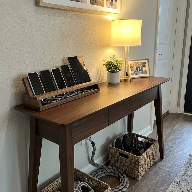 Tech-free зона в прихожей