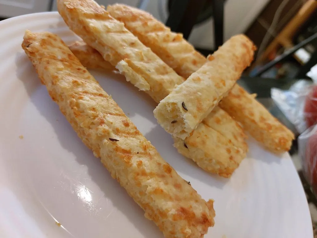 Сырные брусочки с тмином