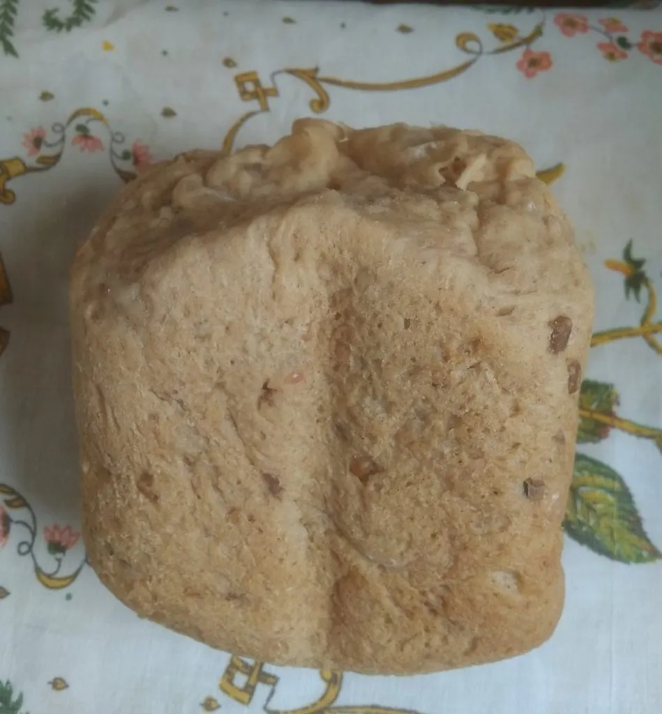 Хлеб пшенично-гречневый с маком, семенами льна, грецкими орехами