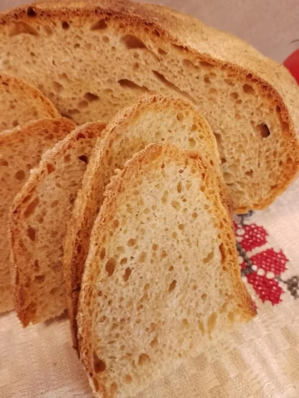 Деревенский пшеничный хлеб (Pane Bigio) в духовке