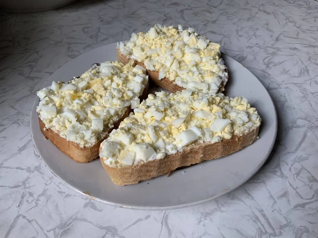 Гренка: делимся - кто чем вкусным её намазывает?