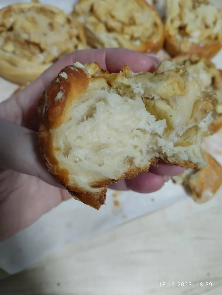 Яблочные Синнабоны со штройзелем и кофейной глазурью