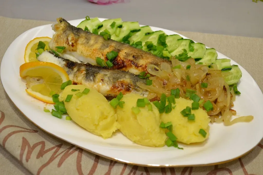 Ловись рыбка, большая и маленькая (рыбные супы и блюда из рыбы)