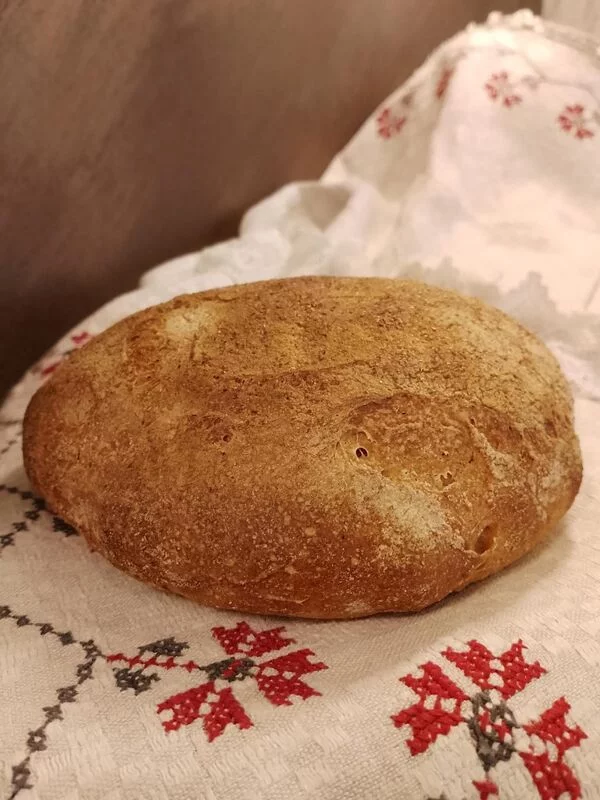 Деревенский пшеничный хлеб (Pane Bigio) в духовке