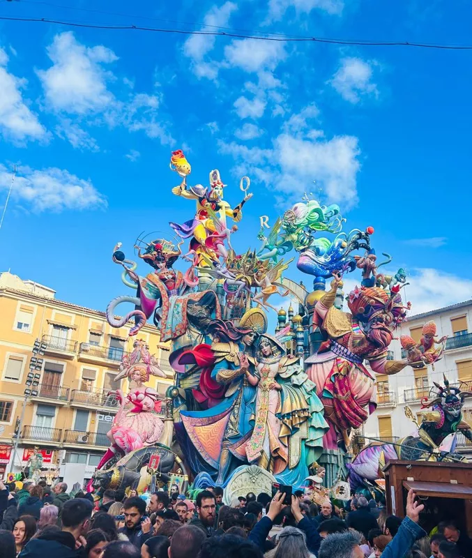Фальяс  (Les Falles) - праздник огня в Валенсии 