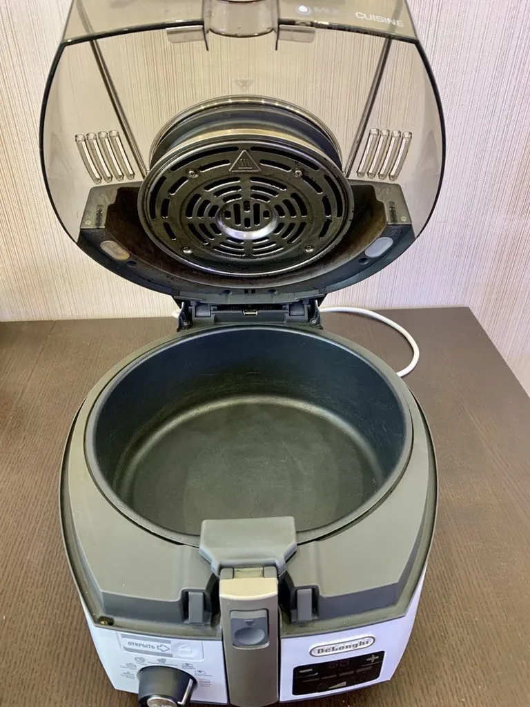 Продаю мультикузину DeLonghi