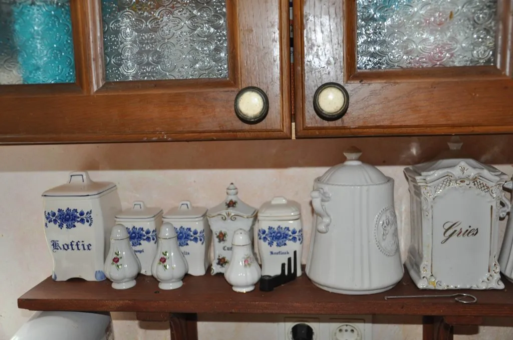 Наши коллекции сувенирной посуды и статуэток