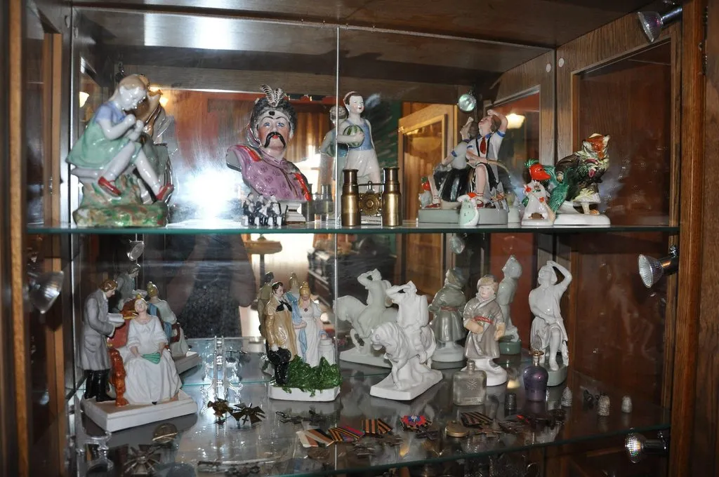 Наши коллекции сувенирной посуды и статуэток