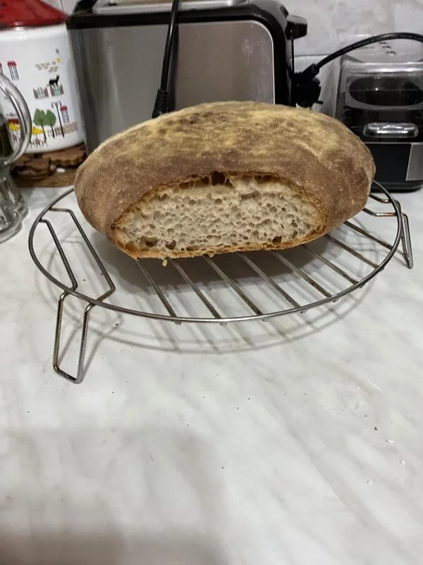 Деревенский пшеничный хлеб (Pane Bigio) в духовке
