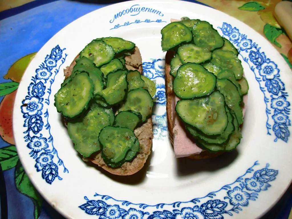 Гренка: делимся - кто чем вкусным её намазывает?