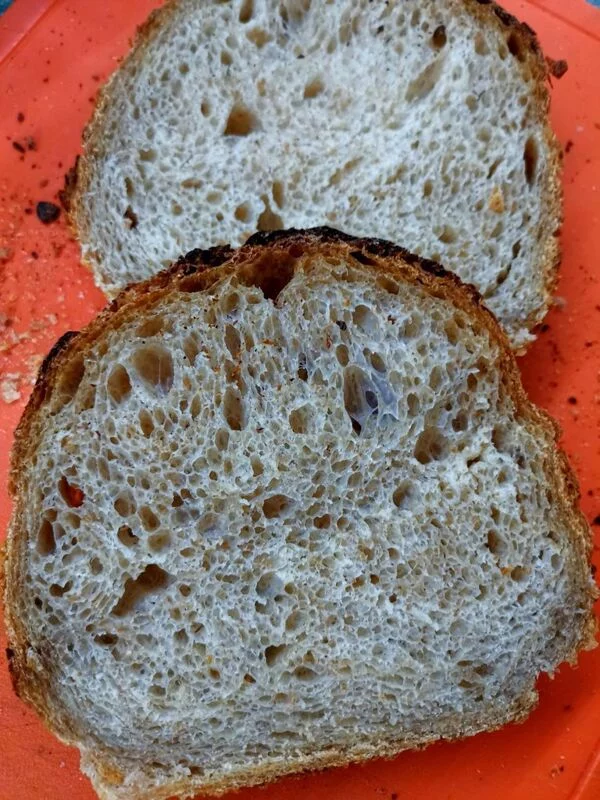 Деревенский пшеничный хлеб (Pane Bigio) в духовке