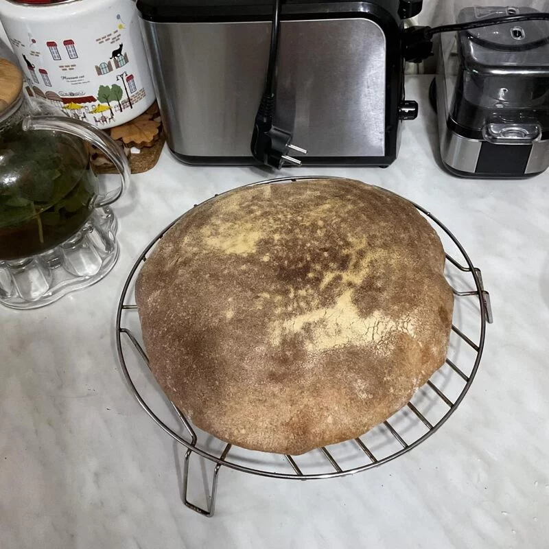 Деревенский пшеничный хлеб (Pane Bigio) в духовке