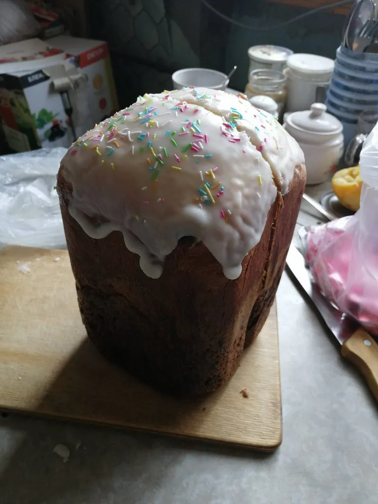 Кулич с изюмом