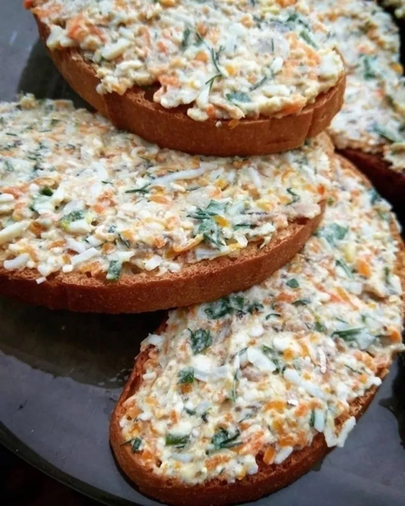 Гренка: делимся - кто чем вкусным её намазывает?