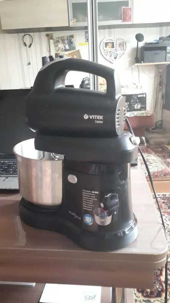 Продаю: миксер Vitek VT-BK