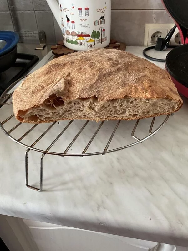 Деревенский пшеничный хлеб (Pane Bigio) в духовке