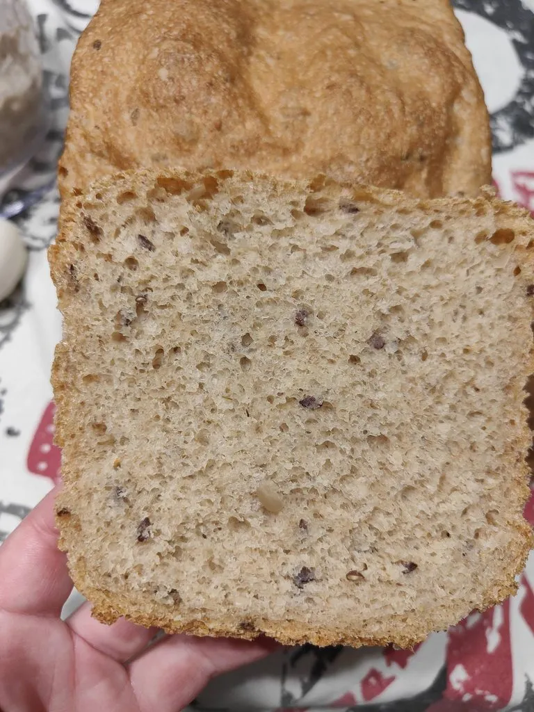 Хлеб с манкой и хлопьями на прессованных дрожжах в хлебопечке