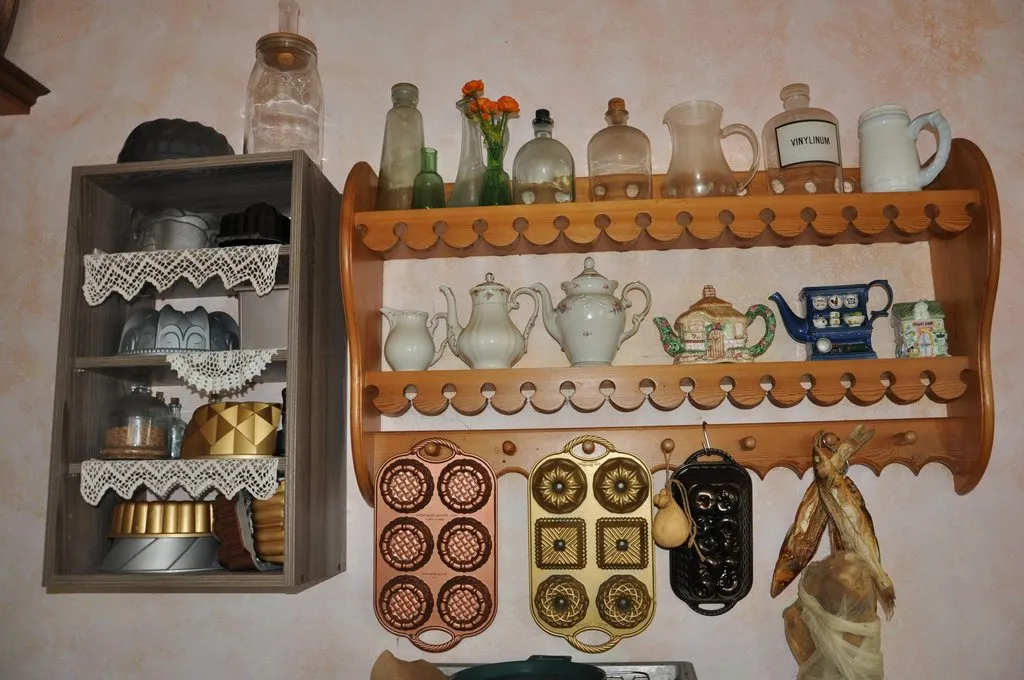 Наши коллекции сувенирной посуды и статуэток