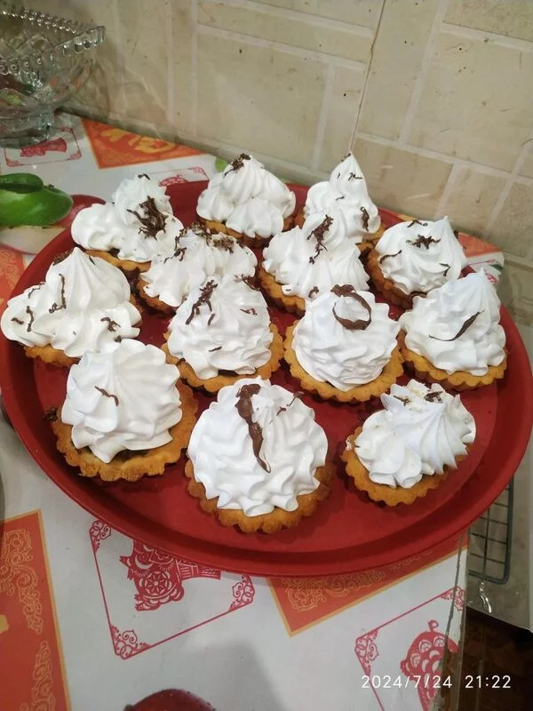Корзинка песочная с белковым кремом (как в старые добрые времена)