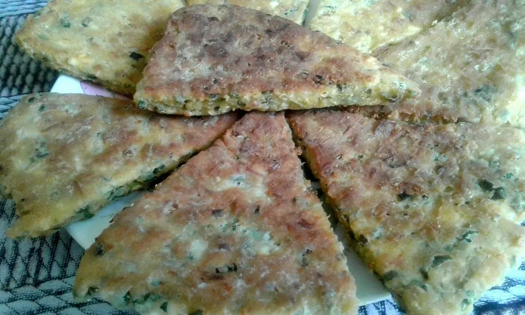 Лепёшка с зеленым луком на кефире