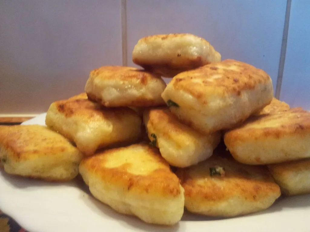 Лепёшка с зеленым луком на кефире