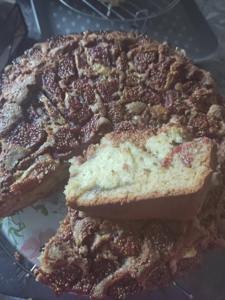 Пирог с инжиром (Fresh fig and almond breakfast cake)