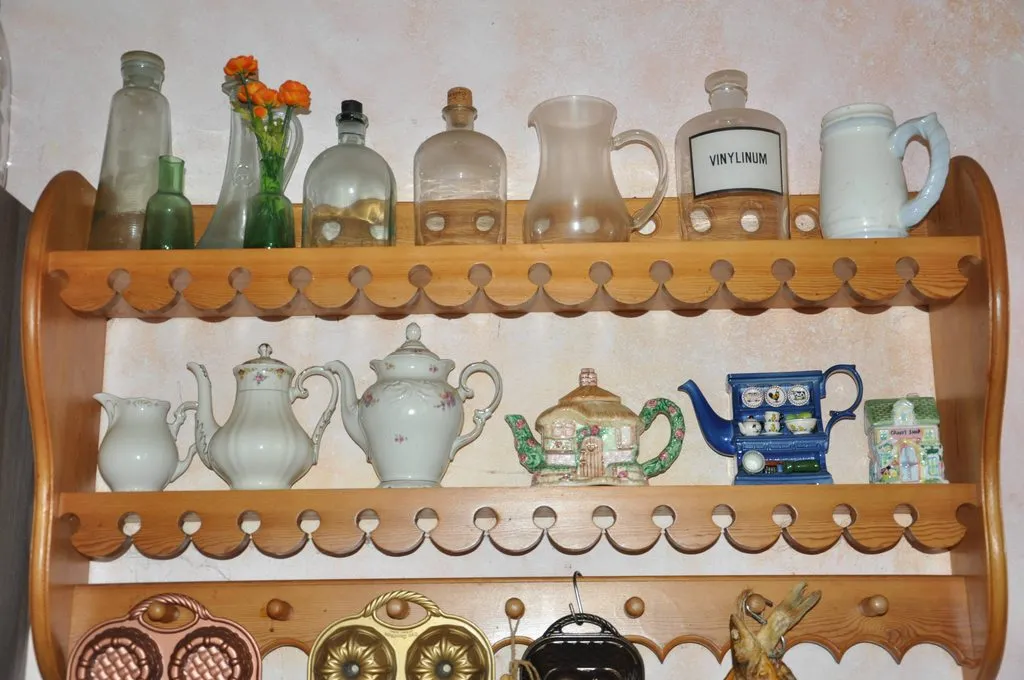 Наши коллекции сувенирной посуды и статуэток