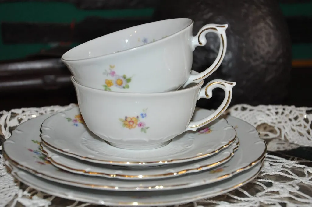 Наши коллекции сувенирной посуды и статуэток