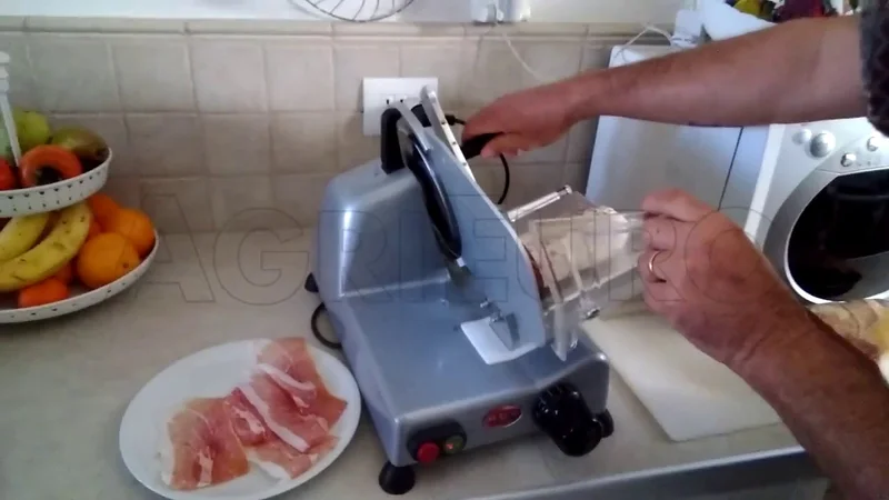 Betrieb der Aufschnittmaschine RGV Lusso 195GL