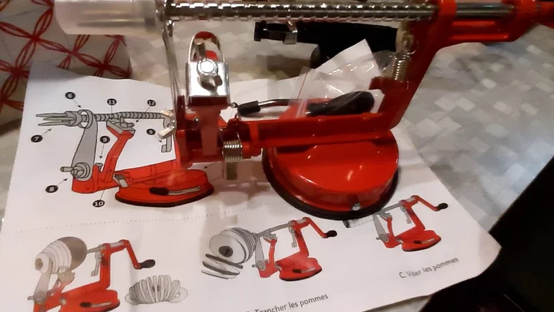 Дозатор для теста и яблокочистка