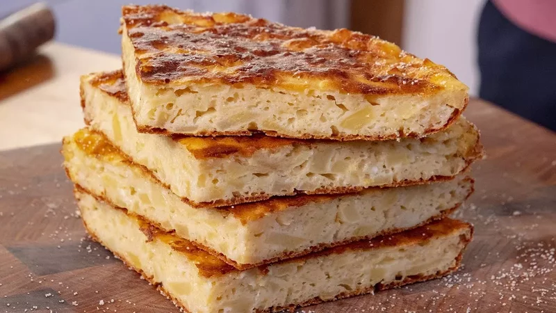 Творожная шарлотка с яблоками. Простейшая выпечка. Сезон яблок полным ходом.