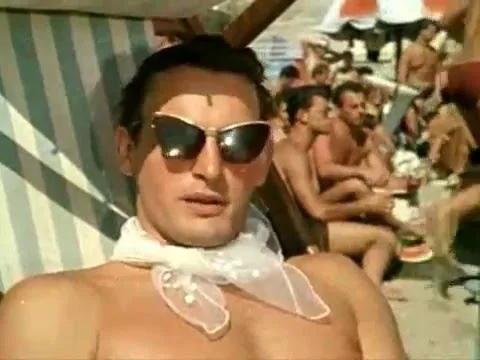 Красиво плывут!
