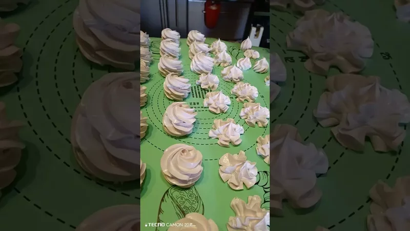 Варенька отсаживает зефир