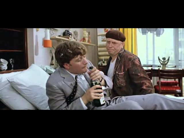 Шампанское по утрам пьют или аристократы, или дегенераты