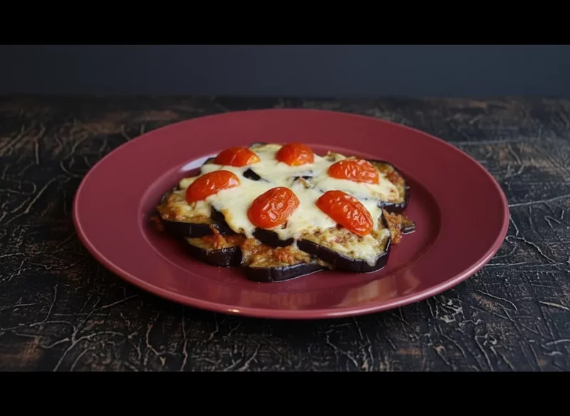 Tutti stanno cercando questa deliziosa ricetta di melanzane al forno! Incredibilmente gustosa