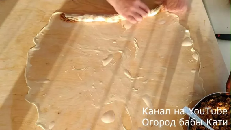 Тонкое тесто без скалки. Вкусные слойки с фаршем на ужин.