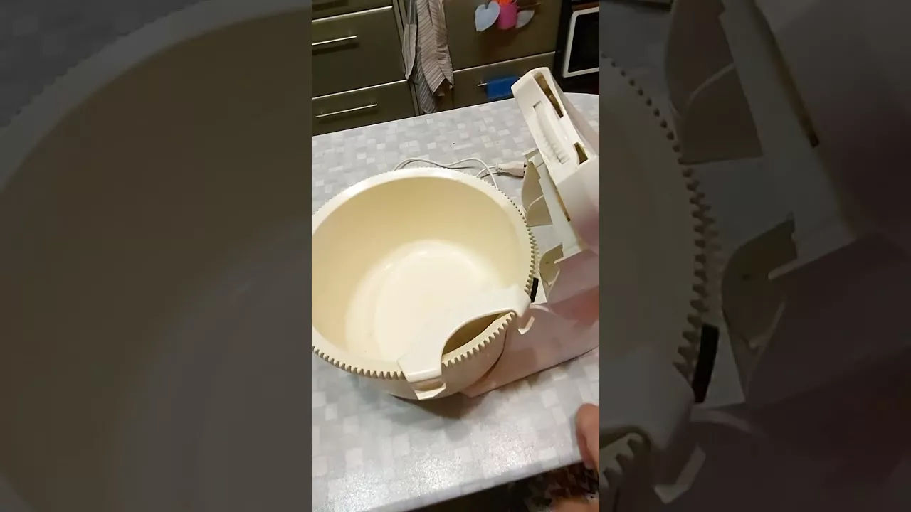 Миксер с чашей