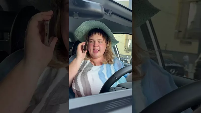 та самая автоледи на дороге