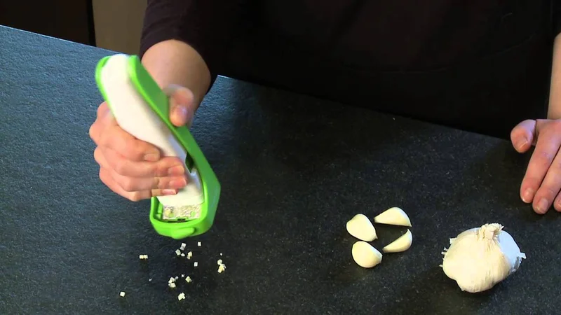garliq - Kitchen Gadget Demo Video - Progressive International