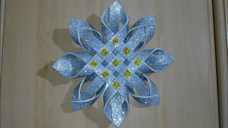 عمل يدوي جميل بخطوات بسيطة جدا/عمل فني بورق الفوم /  decorazione natalizia fai da te / DIY chrismas