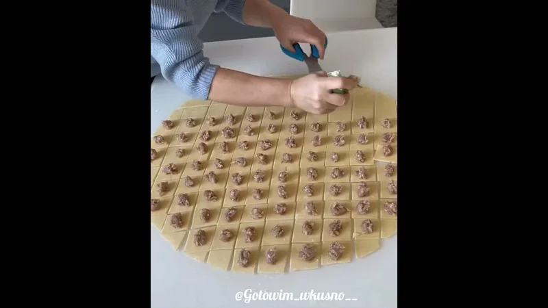 Пельмени,быстрая лепка #тесто #лайфхак #пельмени #тесто #pierogi