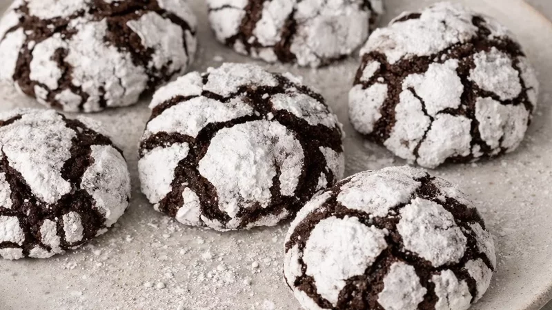 Easy, Delicious Chocolate Crinkle Cookies
