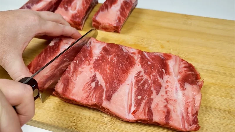 They are so delicious, you will cook them every weekend! Sweet and spicy beef ribs recipe. #beef